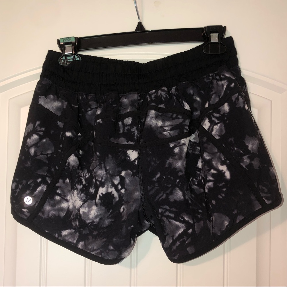 LULULEMON TRACKER SHORTS - SIZE 10